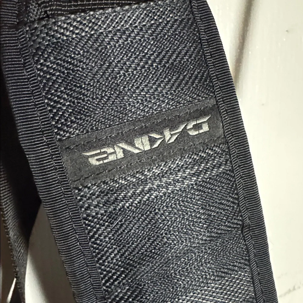 Dakine Messenger Bag crossbody laptop bag